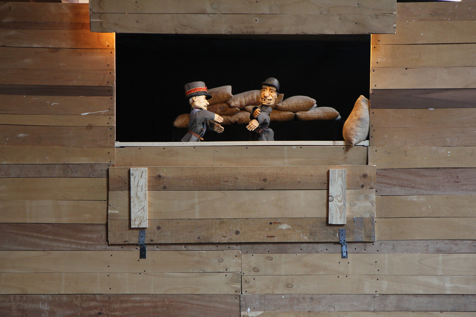  Sandrone soldato è un testo per burattini scritto nel 1917 da un ufficiale del Regio esercito internato nel lager di Cellevicino ad Hannover. Clicca per saperne di più